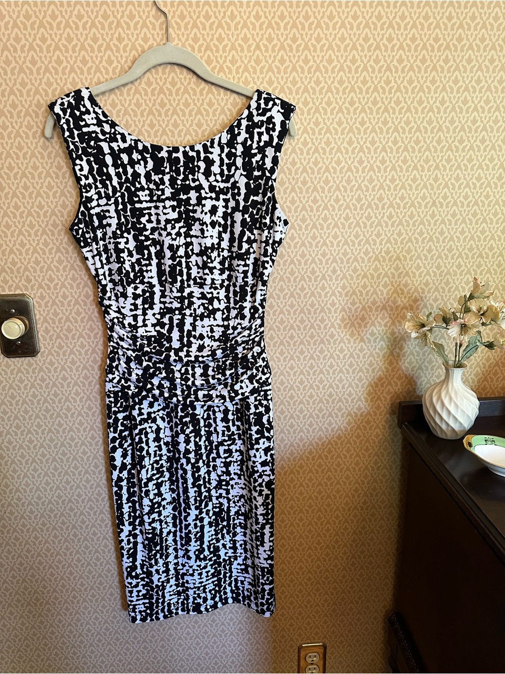 Nine West Black and White Sleeveless Midi Sheath Dress